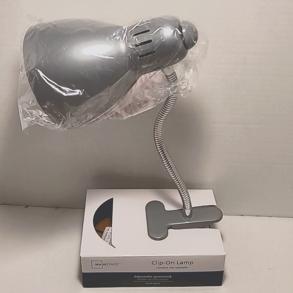 Adjustable clip-on gooseneck lamp